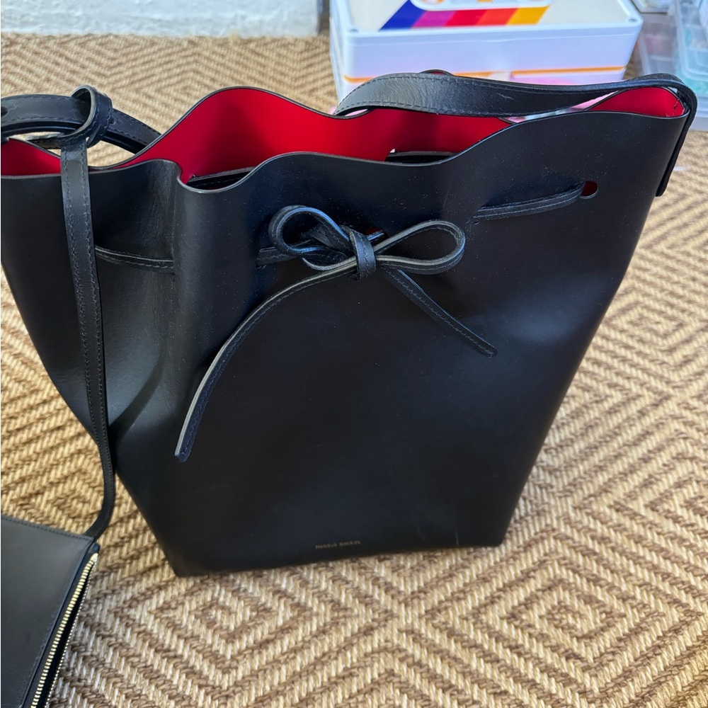 Mansur Gavriel bucket bag black/flamma sold out everywhere